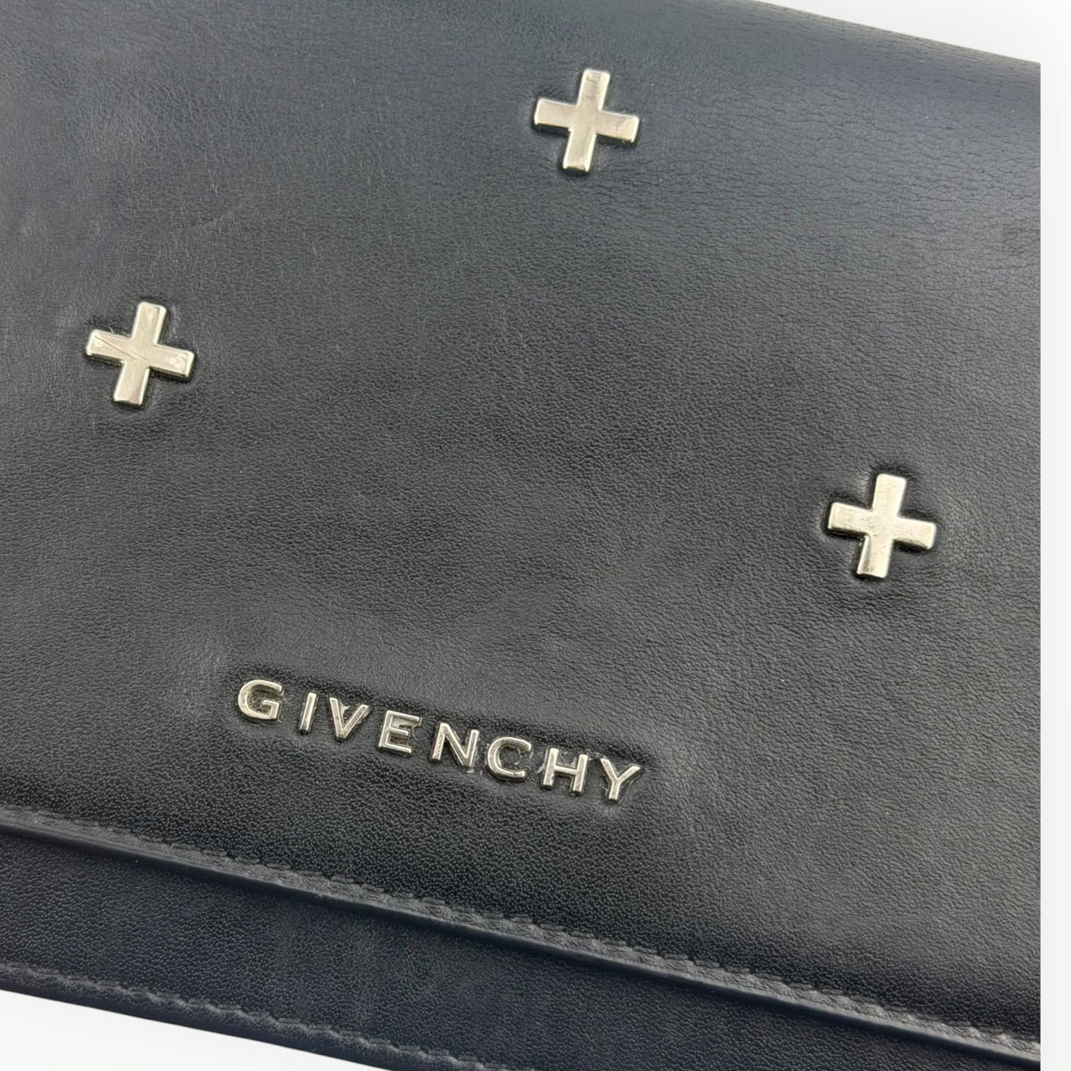 Givenchy Pandora Wallet on Chain