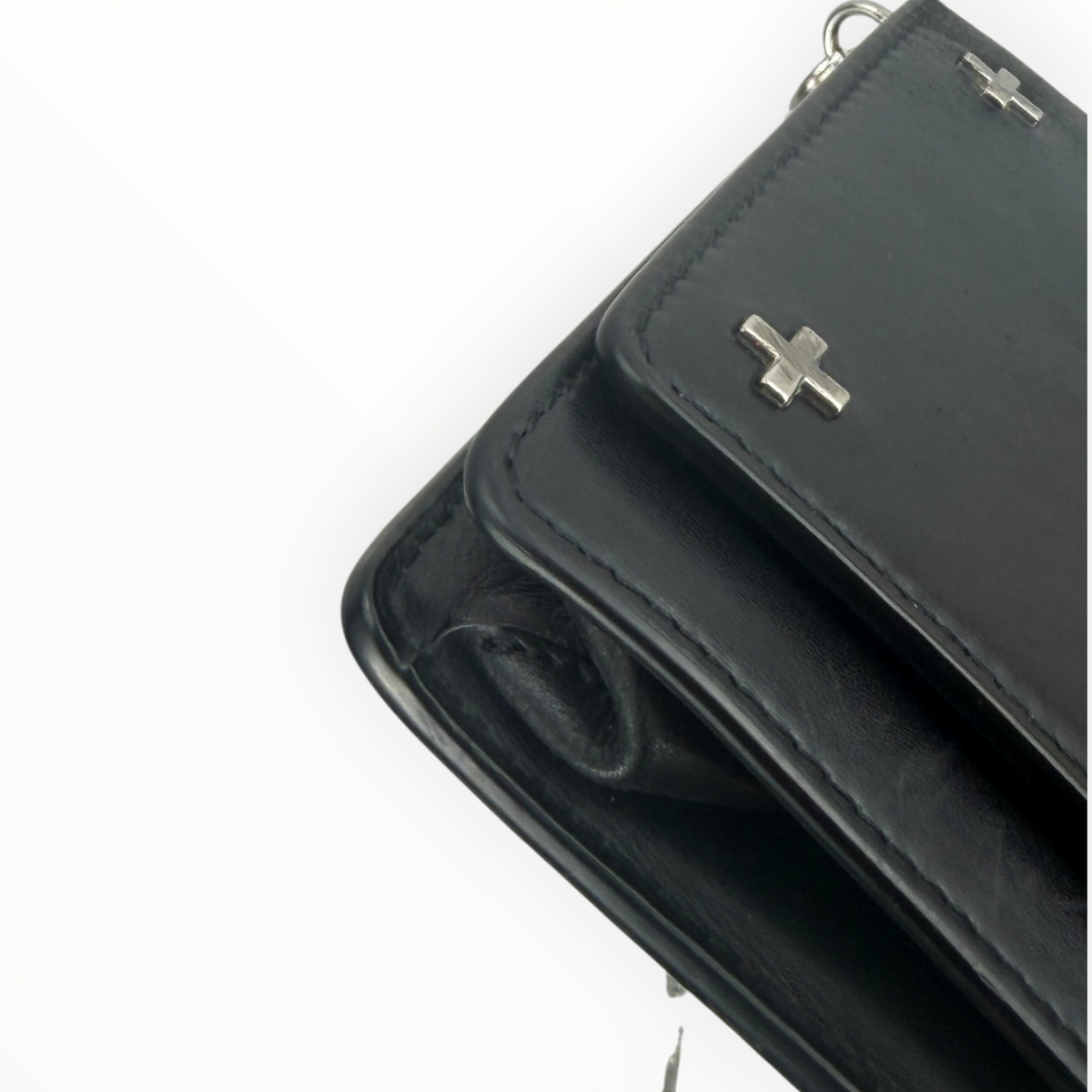 Givenchy Pandora Wallet on Chain